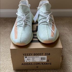 Yeezy Boost 350 V2